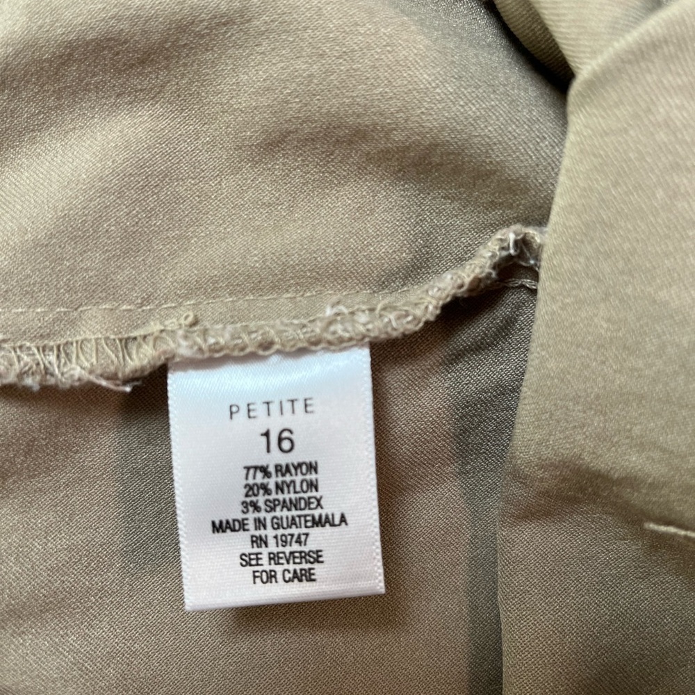 Roz & Ali Tan Ankle Cropped Pants classic Collection, size 16P - Picture 11 of 11